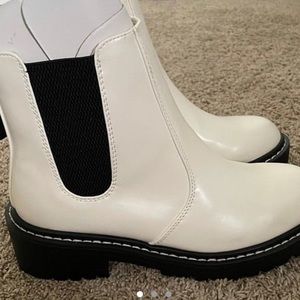 NWT WHITE BOOTIES